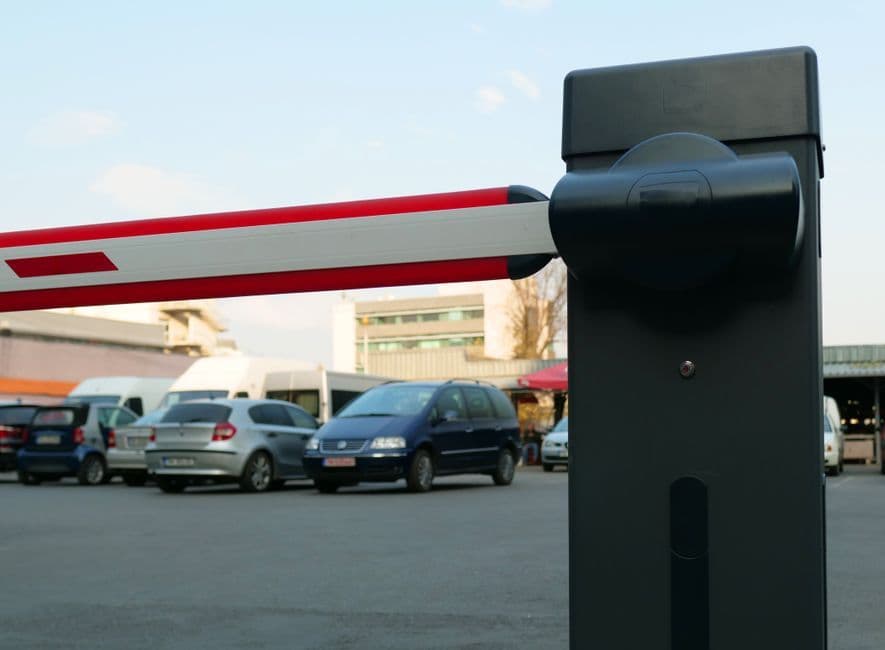 Kaip valdyti šlagbaumą telefonu: GSM ir programėlės gidas