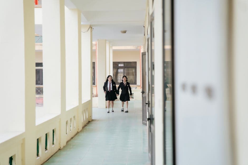 Mokyklų saugumas: kompleksinis vadovas mokyklos vadovams ir savivaldybėms